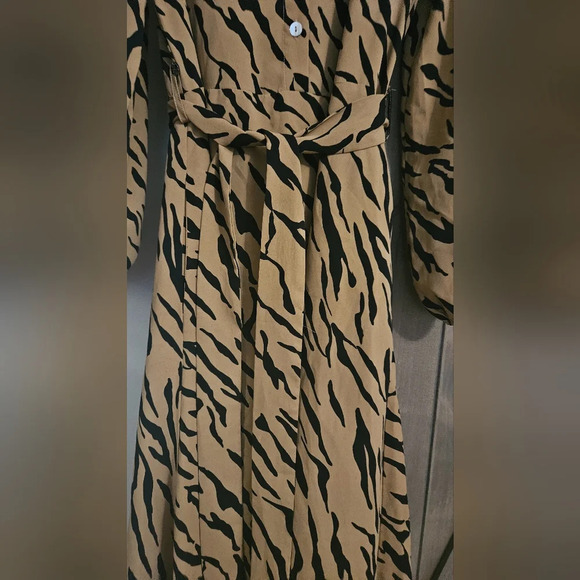 ENTRO Camel Animal Stripe ButtonDown Collared Midi Dress. Size small - Picture 11 of 16